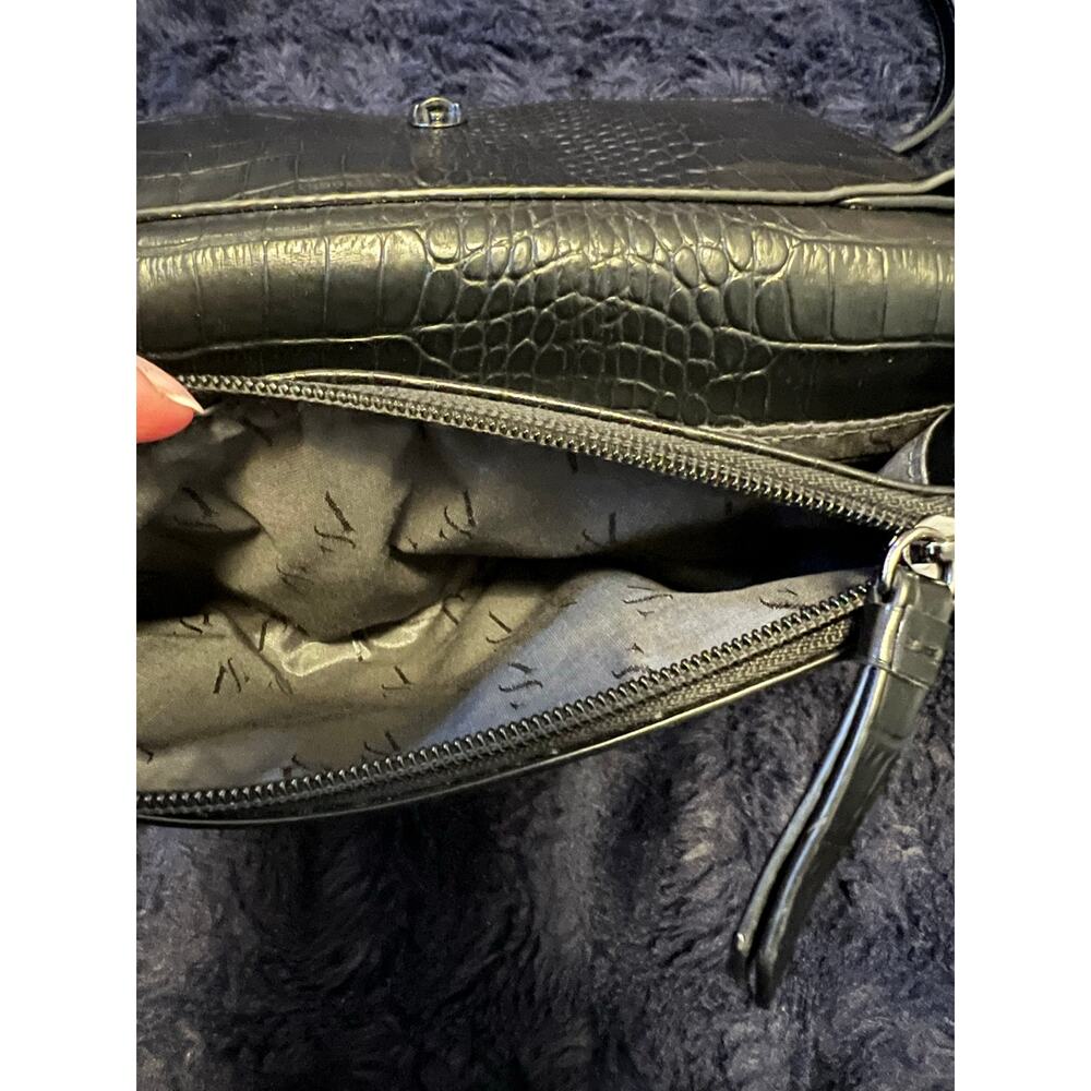 Simply Vera Wang Black Croc Embossed Crossbody Purse Adjustable Strap EUC - Picture 5 of 9